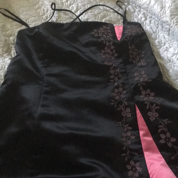 Cherry Blossom like flowers 🌸 long satin gown Black/Pink 🌸 - Picture 8 of 9